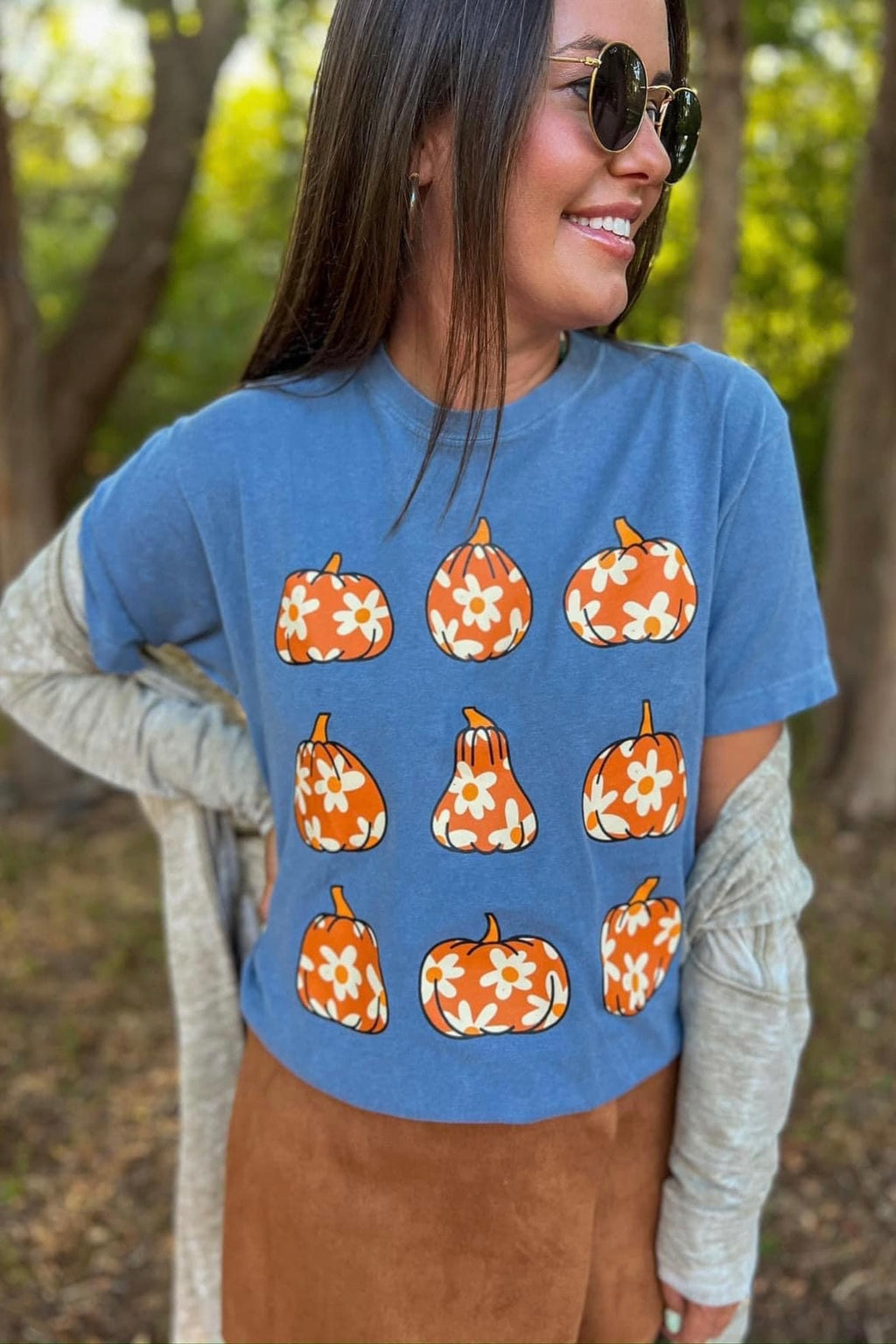 BLUE DAISY PUMPKIN GRAPHIC TEE