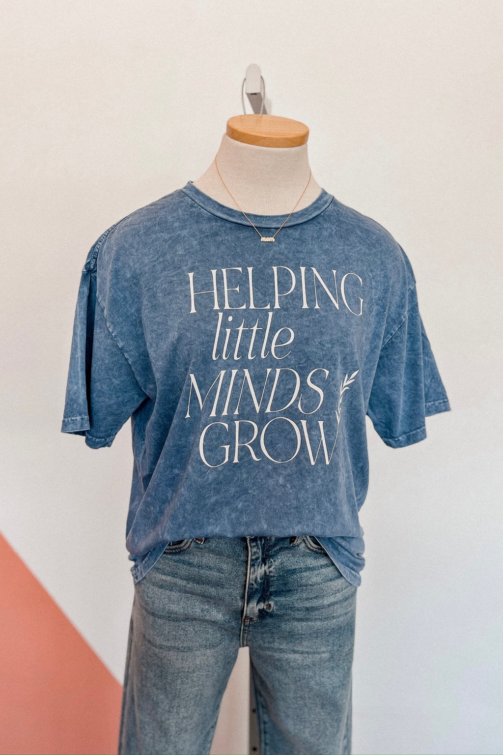 HELPING LITTLE MINDS GRAPHIC TEE