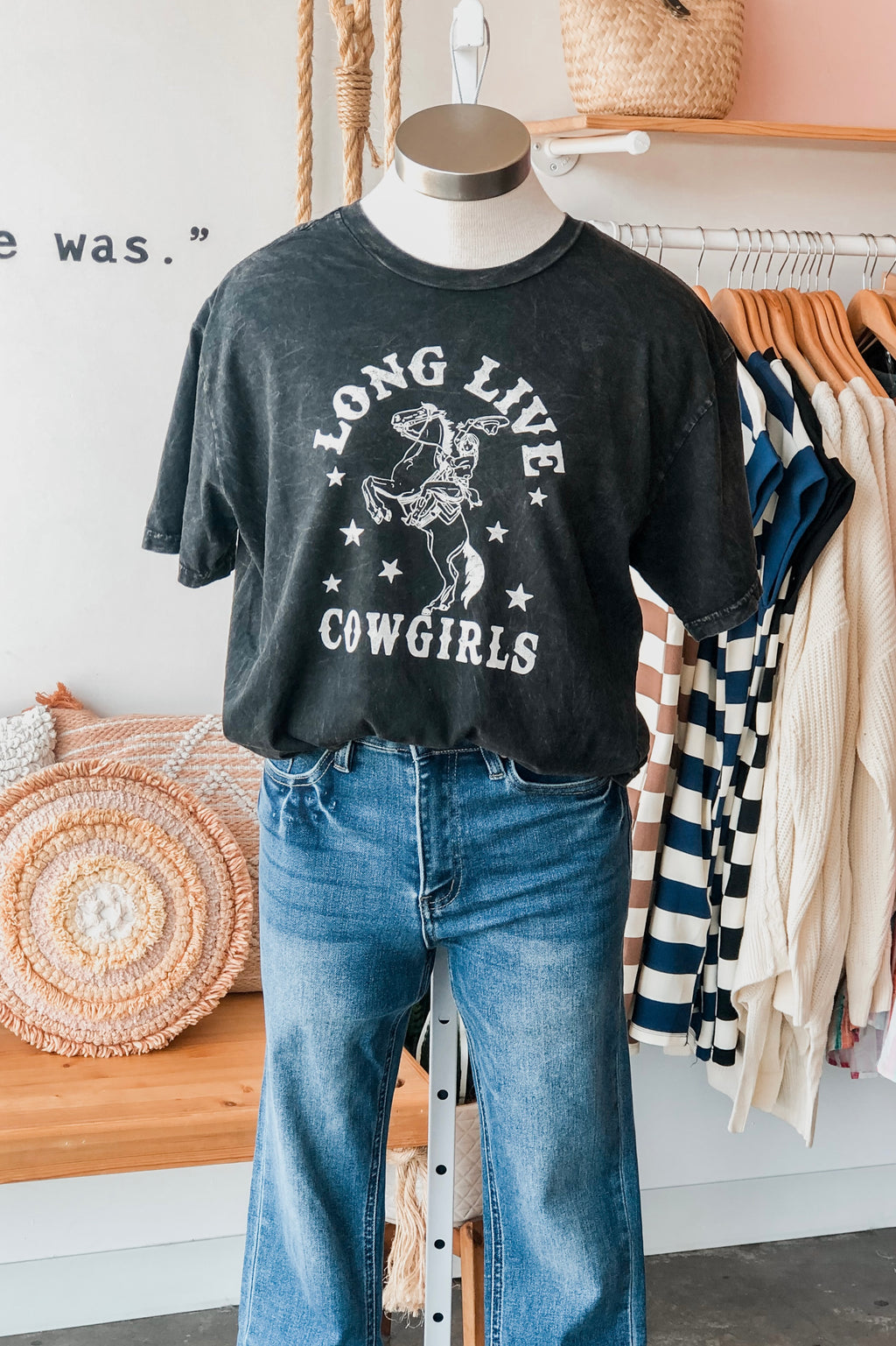 LONG LIVE COWGIRLS GRAPHIC TEE