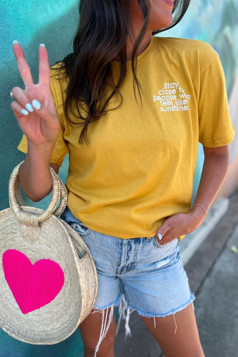 STAY CLOSE TO GRAPHIC TEE