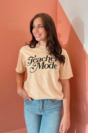 TEACHER MODE MINERAL WASHED GRAPHIC TEE