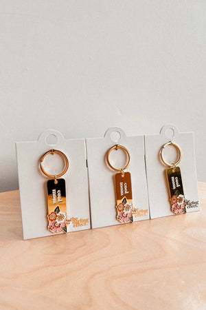 ENAMEL FLORAL KEYCHAIN COOL MOM