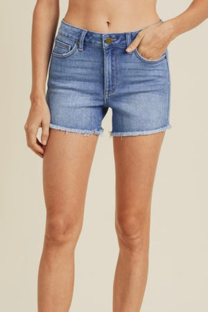 HIGH RISE FRAY SHORTS MEDIUM WASH