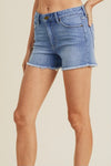 HIGH RISE FRAY SHORTS MEDIUM WASH